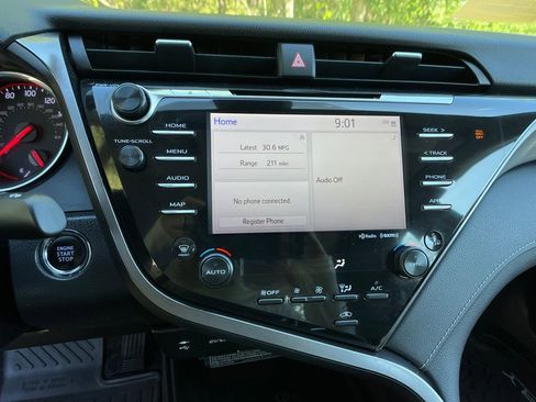 Used 2019 Toyota Camry XSE FWD image 16