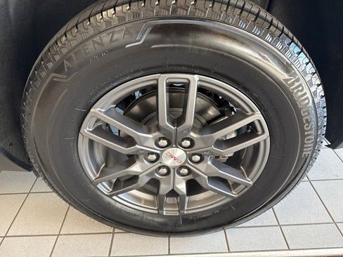 Used 2025 GMC Acadia Elevation image 11