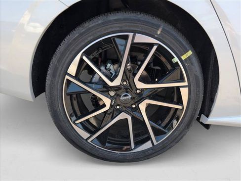 New 2025 Nissan Sentra SR w/ SR Premium Package FWD image 25