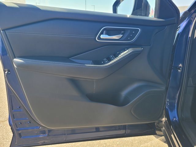 Certified 2025 Nissan Rogue Platinum AWD/4WD image 18