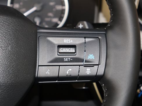 Used 2025 Nissan Rogue SV w/ SV Premium Package image 22