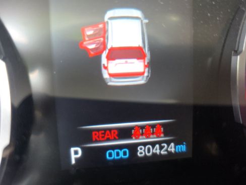 Used 2021 Toyota RAV4 XLE w/ Convenience Package FWD image 6