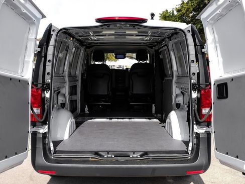 Used 2023 Mercedes-Benz Metris image 48