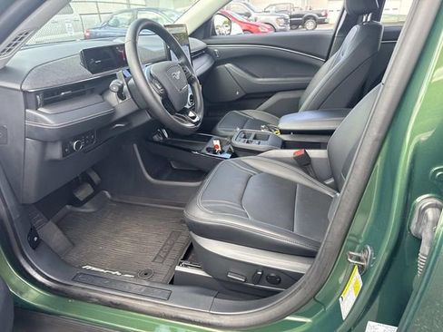 Used 2025 Ford Mustang Mach-E Premium AWD/4WD image 19