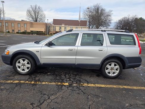 Used 2005 Volvo XC70 image 4