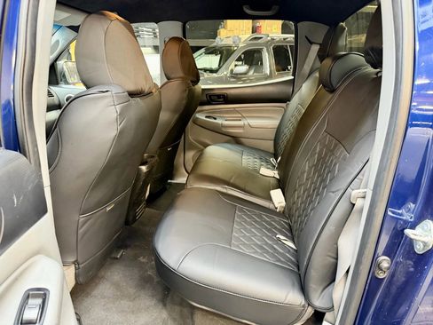 Used 2015 Toyota Tacoma Pickup 4D 5 ft image 19