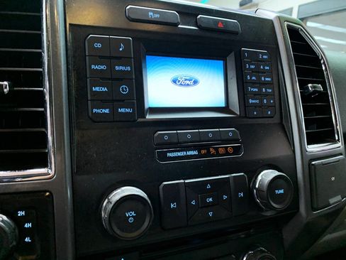 Used 2015 Ford F150 XLT image 14