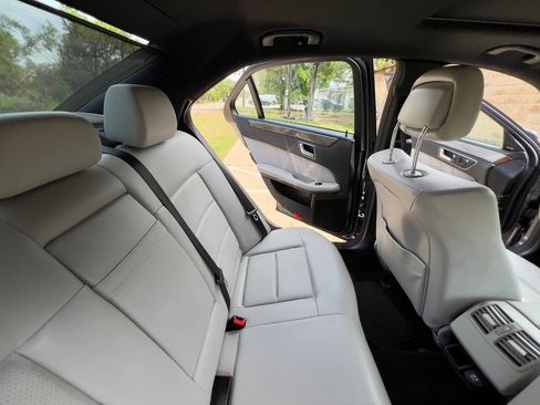 Used 2010 Mercedes-Benz E 350 Sedan image 21
