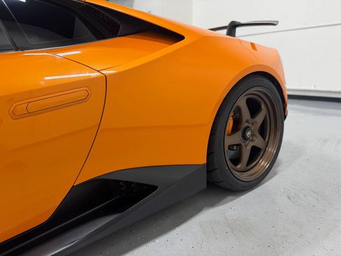 Used 2018 Lamborghini Huracan Performante AWD/4WD image 26