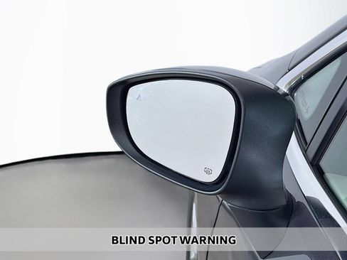 Used 2023 Chrysler Pacifica Touring-L AWD/4WD image 4