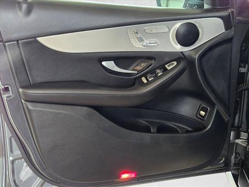 Used 2019 Mercedes-Benz GLC 300 4MATIC image 10