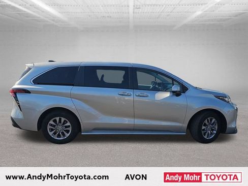 Used 2022 Toyota Sienna XLE AWD/4WD image 8