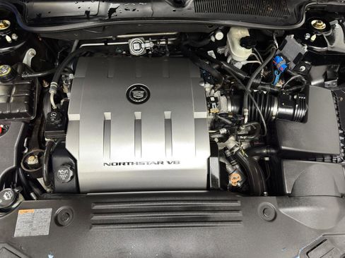 Used 2011 Cadillac DTS Premium image 38