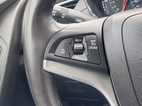 Used 2020 Chevrolet Trax LT w/ LT Convenience Package AWD/4WD image 12