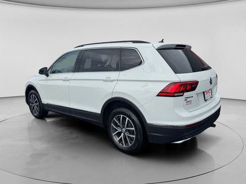 Used 2020 Volkswagen Tiguan SE w/ Panoramic Sunroof Package image 3