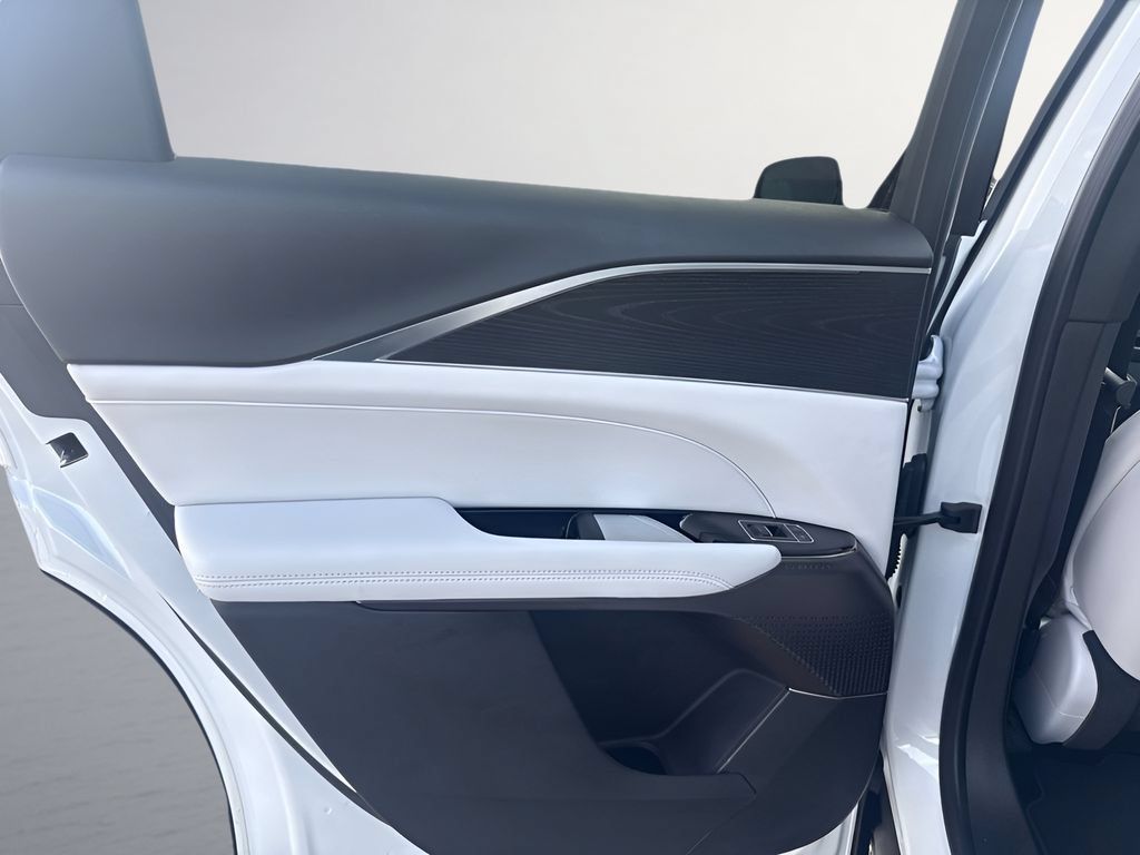 Used 2025 Cadillac Lyriq Luxury RWD image 40