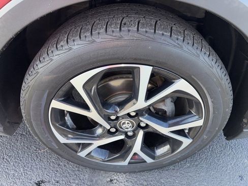 Used 2018 Toyota C-HR XLE image 24