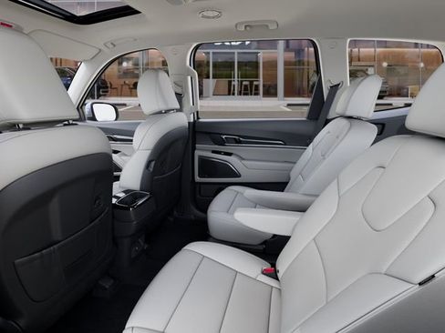 Used 2025 Kia Telluride S FWD image 18