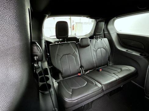 New 2026 Chrysler Pacifica Select image 18