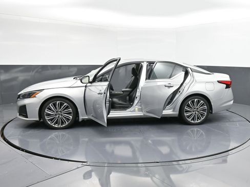 Used 2023 Nissan Altima 2.5 SL image 38