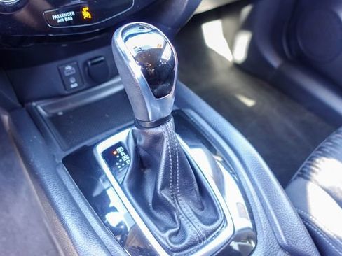 Used 2017 Nissan Rogue SV image 20