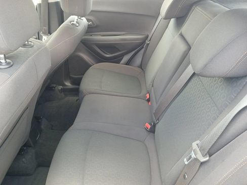 Used 2018 Chevrolet Trax LS FWD image 25