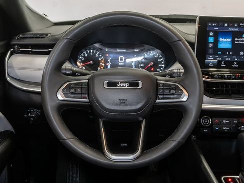 Used 2025 Jeep Compass Limited AWD/4WD image 12