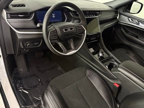 New 2025 Jeep Grand Cherokee L Altitude image 17