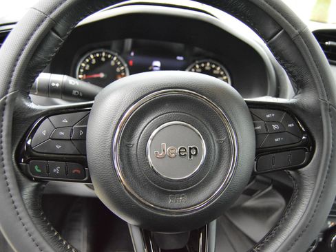 Used 2017 Jeep Renegade Altitude AWD/4WD image 18