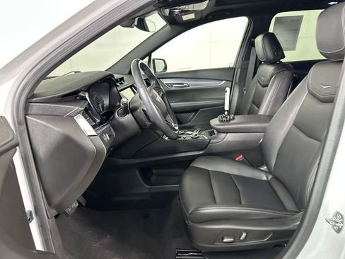 Used 2022 Cadillac XT6 Luxury image 11