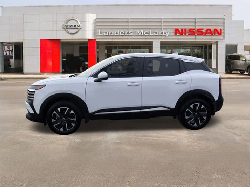 Used 2025 Nissan Kicks SV image 6