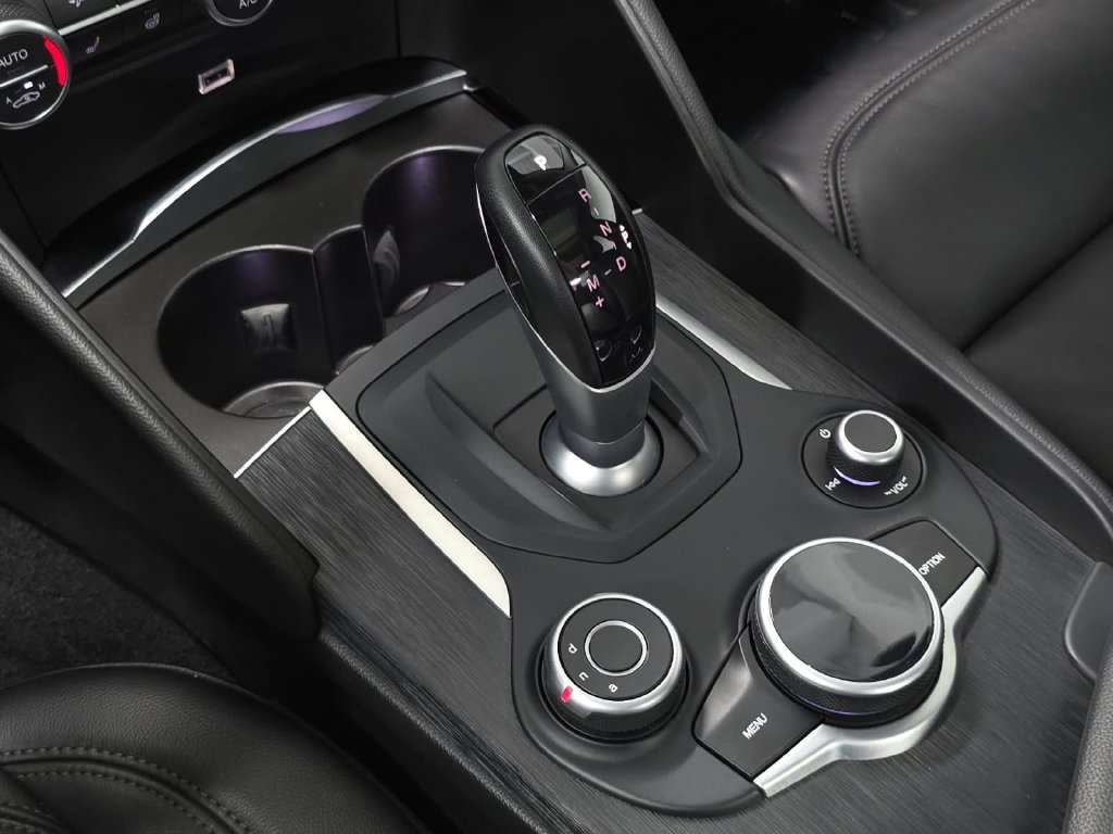 Used 2019 Alfa Romeo Giulia AWD image 19