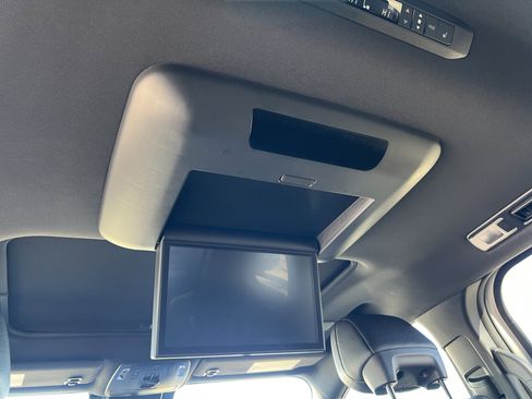 Used 2025 Toyota Sienna Platinum image 37