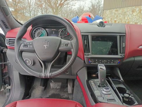 Used 2023 Maserati Levante GT AWD/4WD image 13