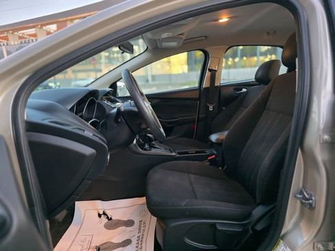 Used 2018 Ford Focus SE w/ SE Appearance Package image 21