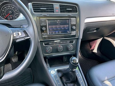 Used 2020 Volkswagen Golf 4-Door FWD image 17