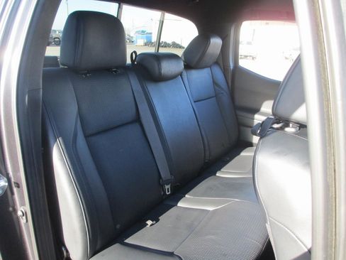 Used 2019 Toyota Tacoma TRD Sport image 20