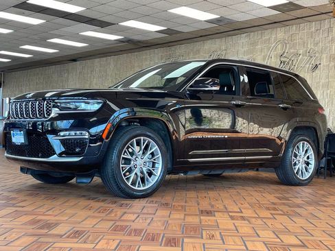 Used 2022 Jeep Grand Cherokee Summit w/ Advanced Protech Group IV AWD/4WD image 4