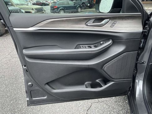 New 2025 Jeep Grand Cherokee L Limited w/ Black Appearance Package image 25