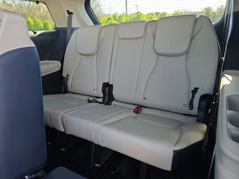 New 2026 Kia Carnival EX image 7