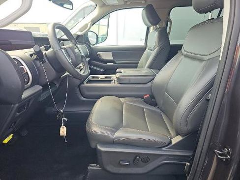 Used 2025 Ford Expedition Active RWD image 3