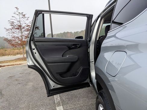 Used 2023 Toyota Highlander L image 50