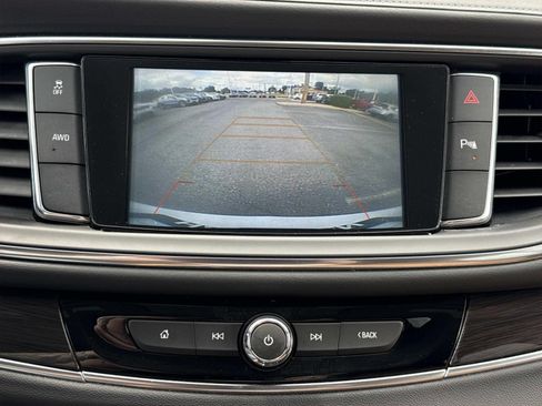 Used 2018 Buick Enclave Essence AWD/4WD image 10