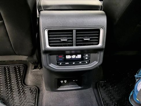 Used 2024 Volkswagen Atlas SEL AWD/4WD image 28
