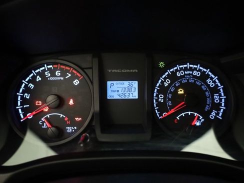 Used 2017 Toyota Tacoma SR image 15