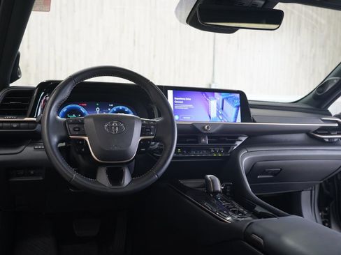 Used 2024 Toyota Crown AWD/4WD image 11