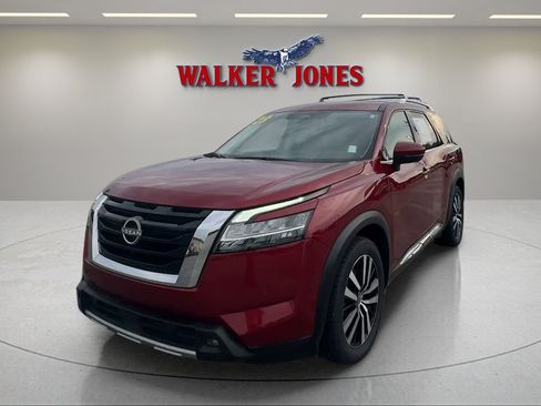 Used 2023 Nissan Pathfinder Platinum AWD/4WD image 3