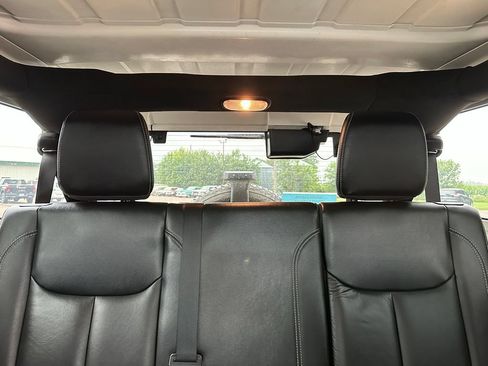 Used 2018 Jeep Wrangler Unlimited Sahara AWD/4WD image 32
