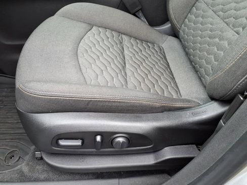 Used 2020 Chevrolet Equinox LT FWD image 13