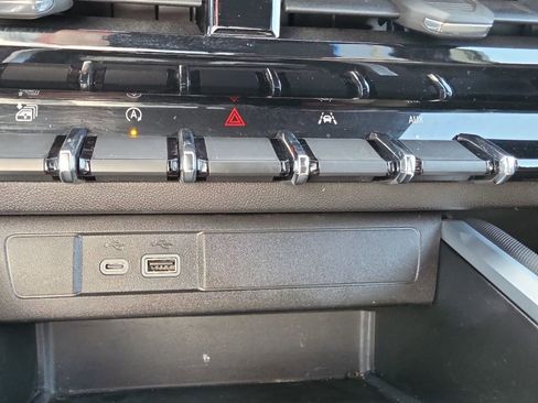 Certified 2024 Chevrolet Colorado Z71 w/ Advanced Trailering Package AWD/4WD image 18